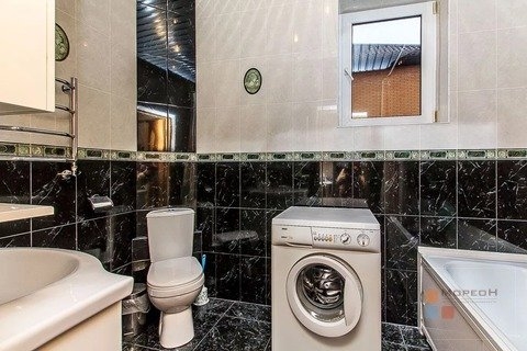 Дом, 2 этажа, 5 комнат