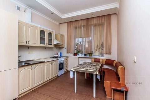 Дом, 2 этажа, 5 комнат
