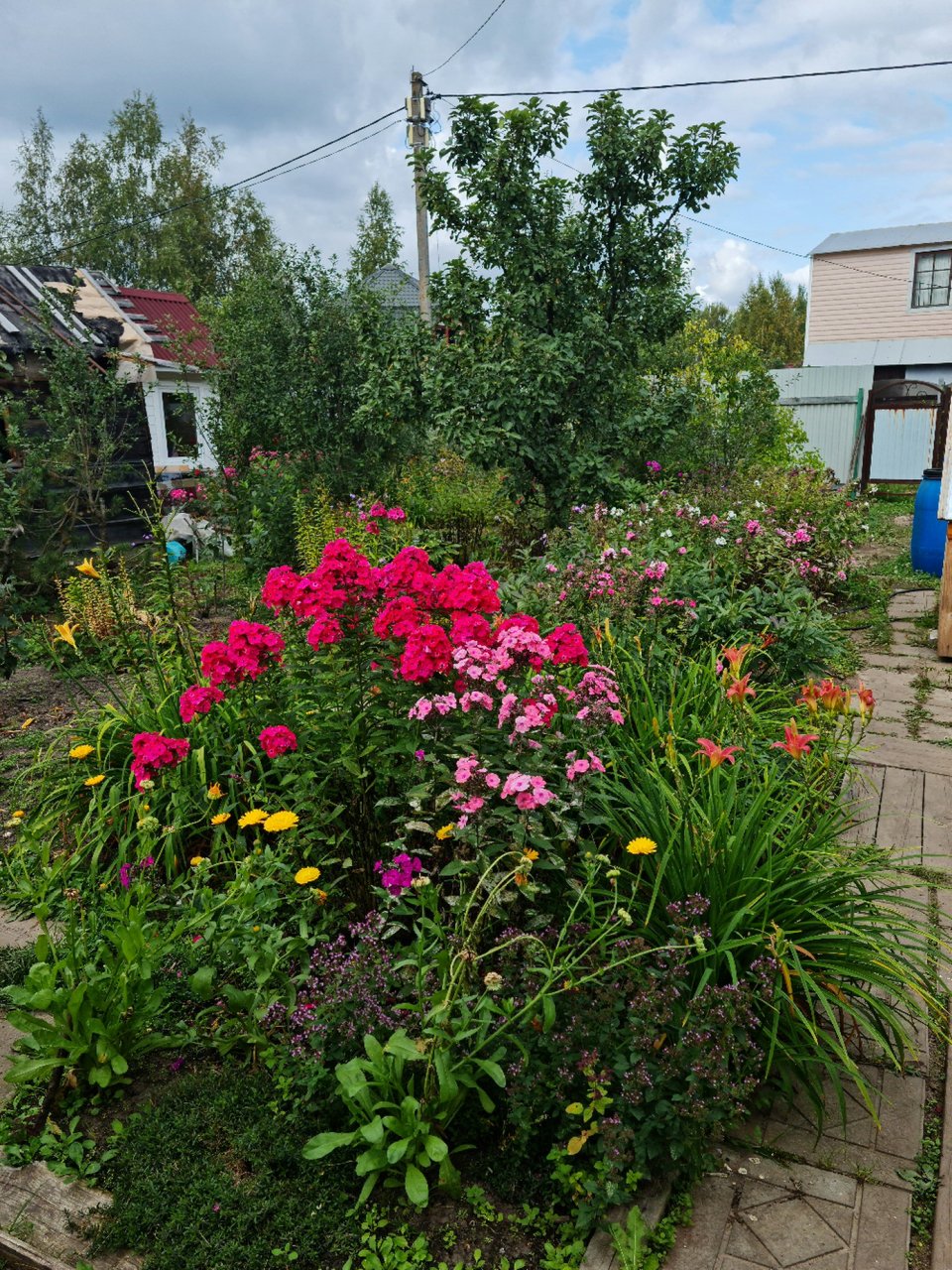 Участок, 2 этажа, 6 соток