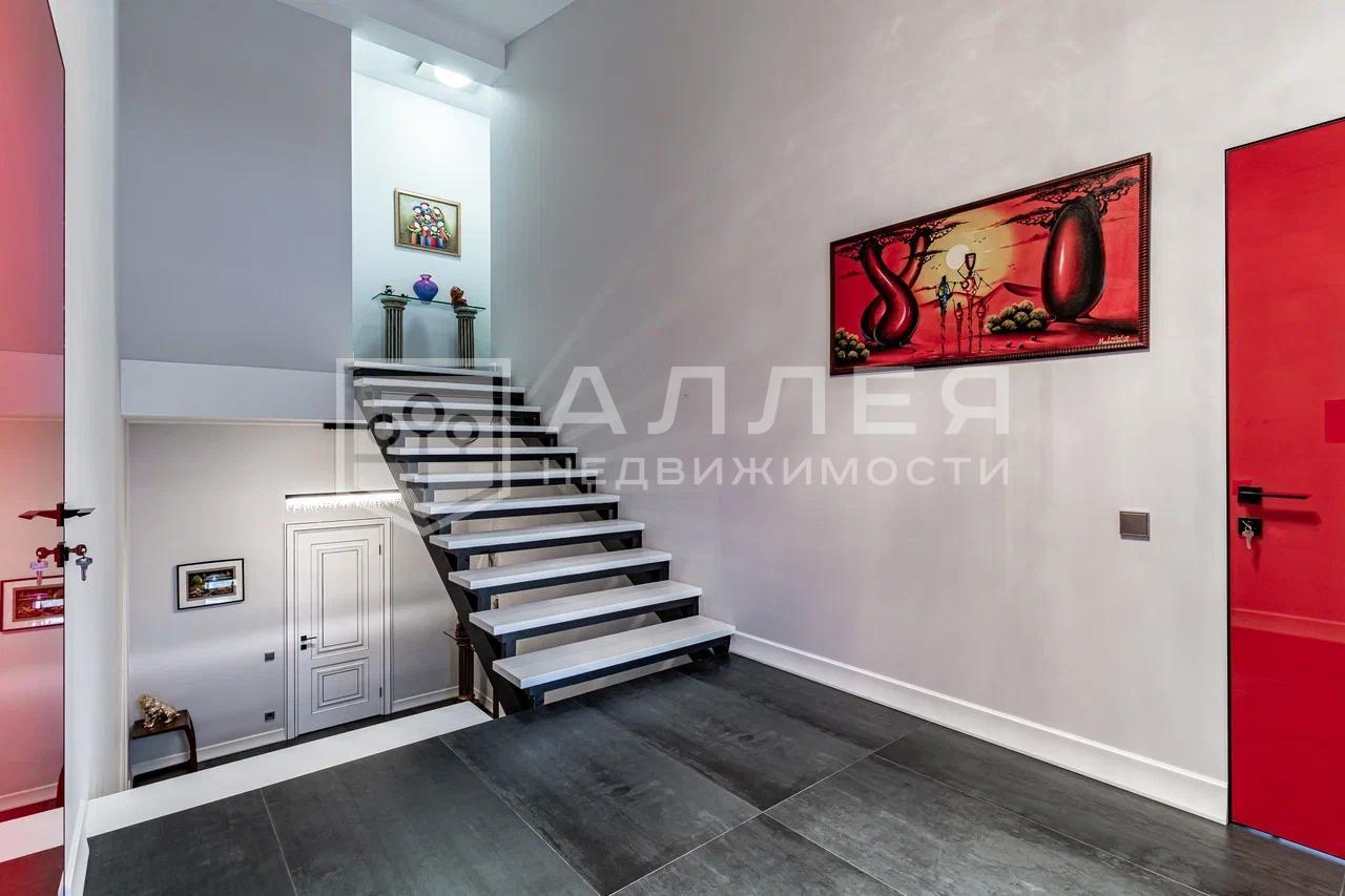 Дом, 3 этажа