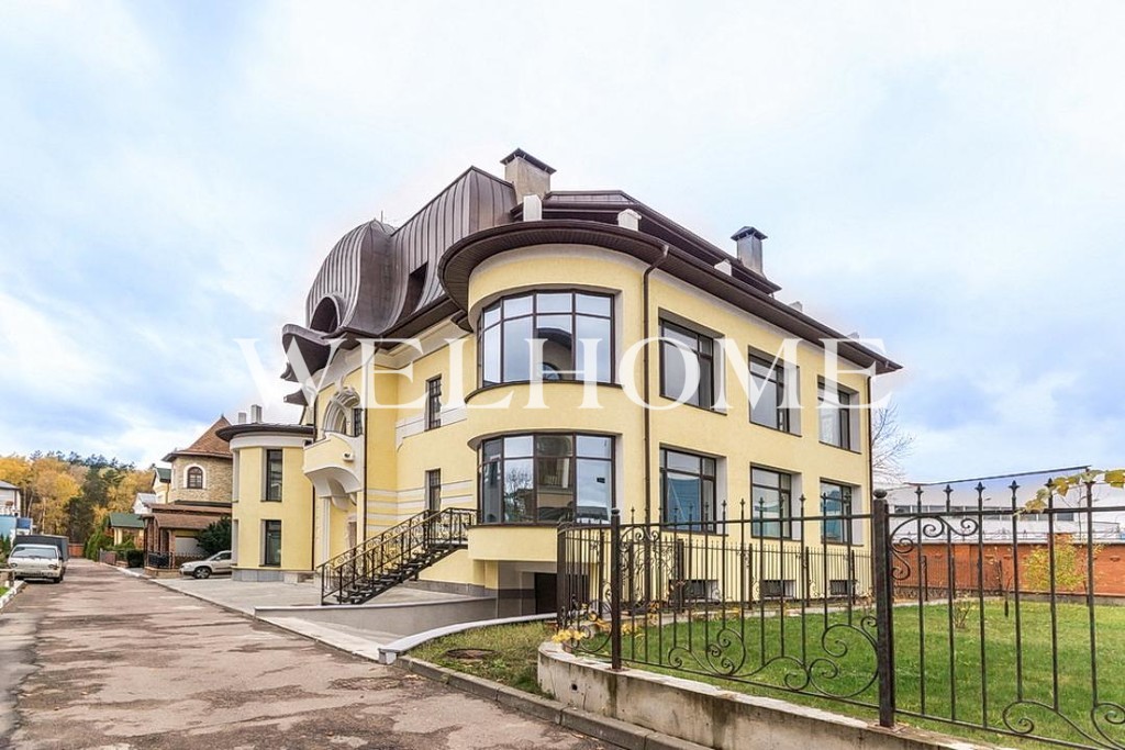 Дом, 2 этажа, 1 комната