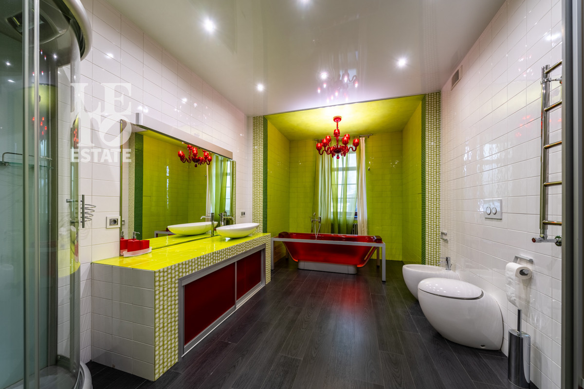 Дом, 3 этажа