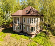 Дом, 4 этажа