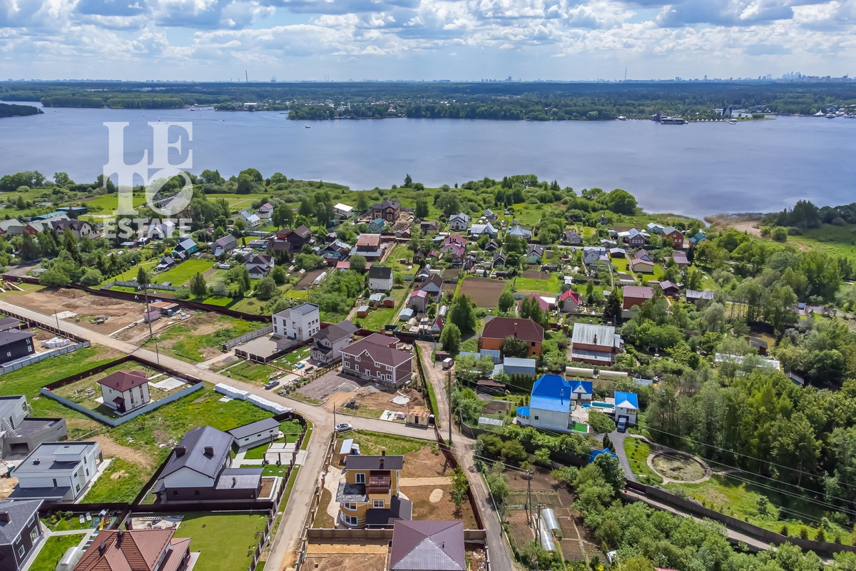 Дом, 3 этажа