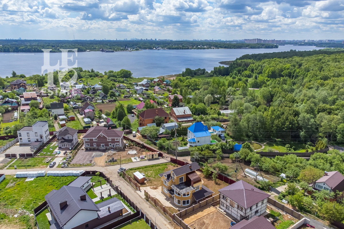 Дом, 3 этажа